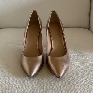 Charles David rose gold pumps